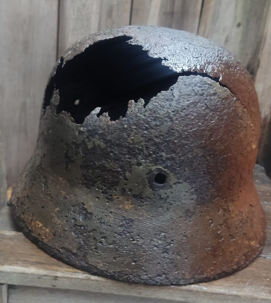 Wehrmacht helmet M40 / from Leningrad