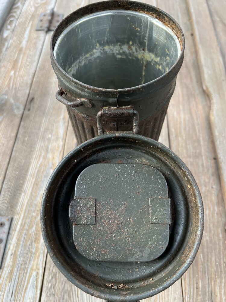 Short gasmask canister / from Stalingrad 