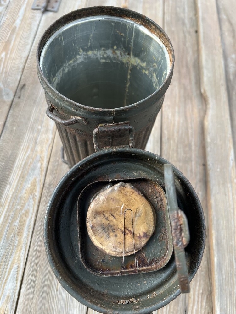 Short gasmask canister / from Stalingrad 