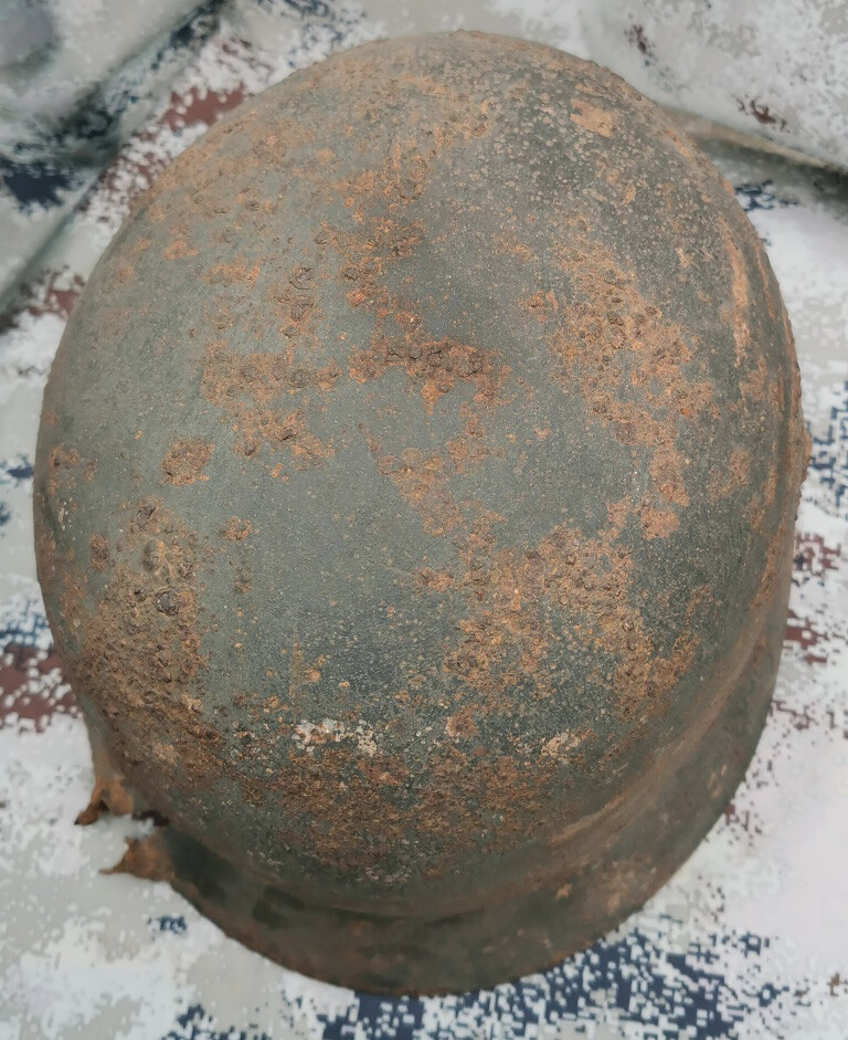 Wehrmacht helmet M40 / from Stalingrad