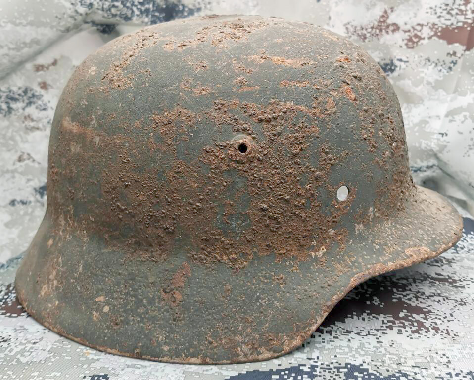 Wehrmacht helmet M40 / from Stalingrad