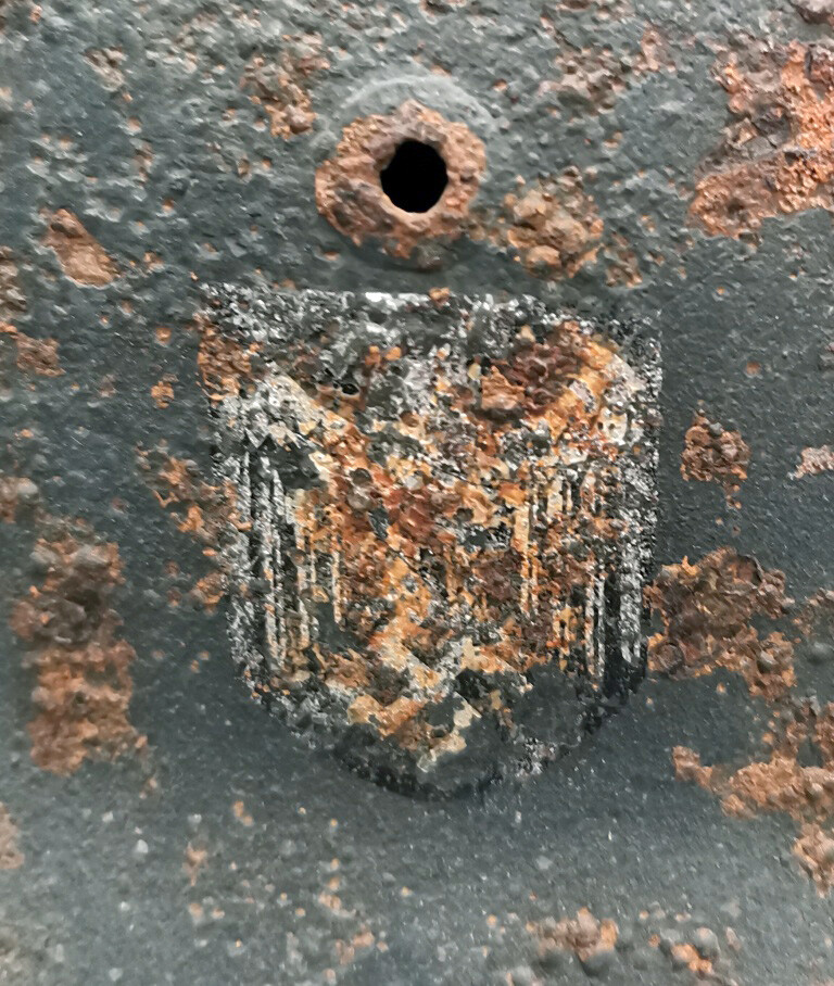 Wehrmacht helmet M40 / from Stalingrad