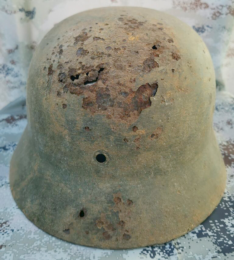 Wehrmacht helmet M40 / from Stalingrad