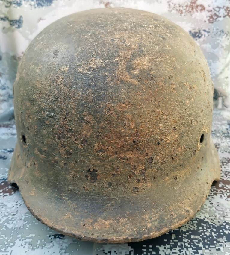 Wehrmacht helmet M40 / from Stalingrad