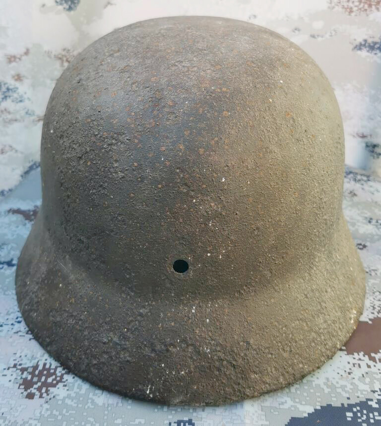 Wehrmacht helmet M40 / from Stalingrad