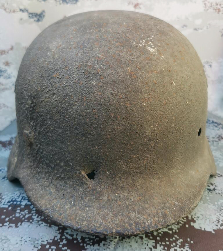 Wehrmacht helmet M40 / from Stalingrad