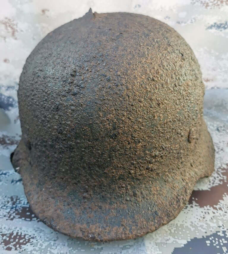 Wehrmacht helmet M40 / from Stalingrad