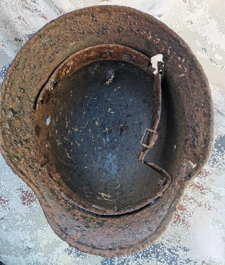 Wehrmacht helmet M40 / from Stalingrad