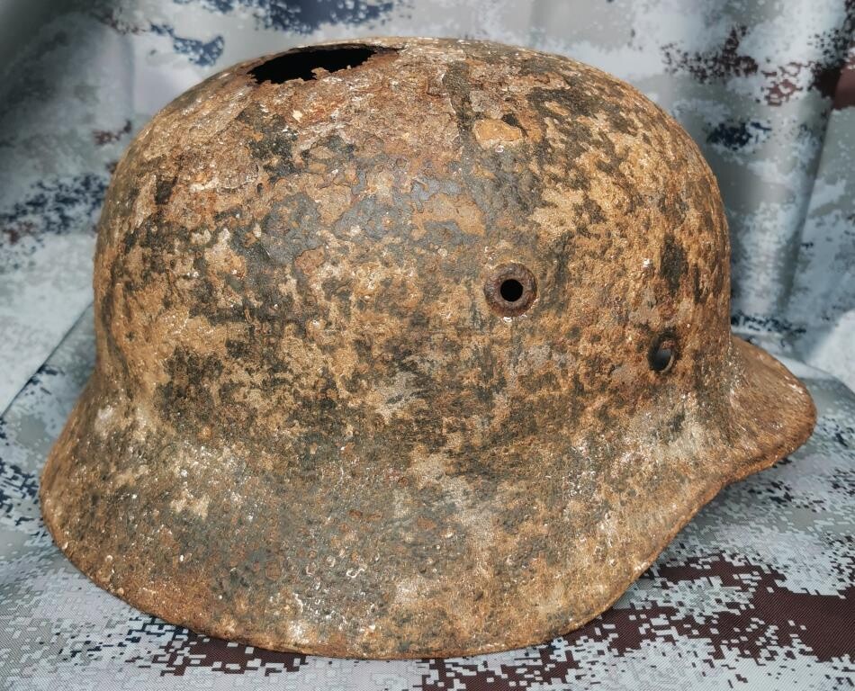 Wehrmacht helmet M40 / from Stalingrad