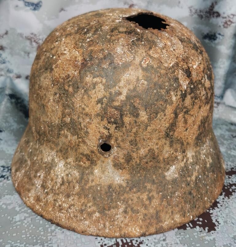 Wehrmacht helmet M40 / from Stalingrad