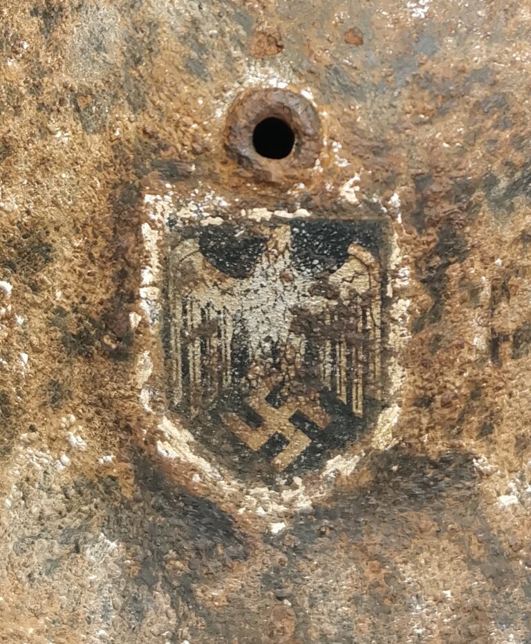 Wehrmacht helmet M40 / from Stalingrad