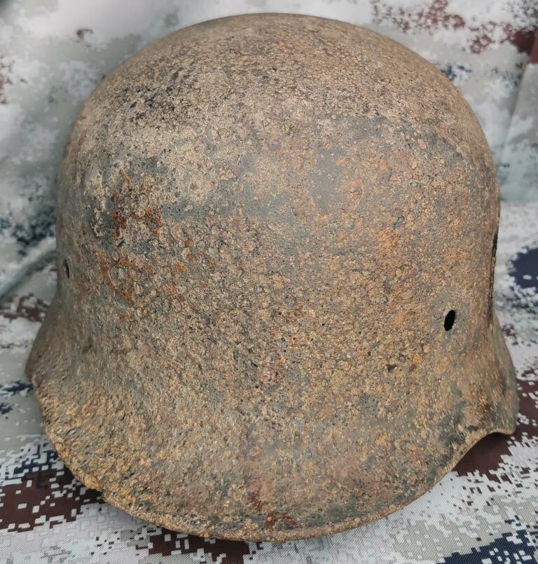 Wehrmacht helmet M40 / from Stalingrad