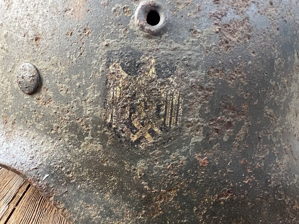 Wehrmacht helmet M40 / from Stalingrad