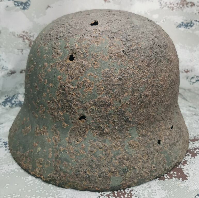 Wehrmacht helmet M35 / from Stalingrad