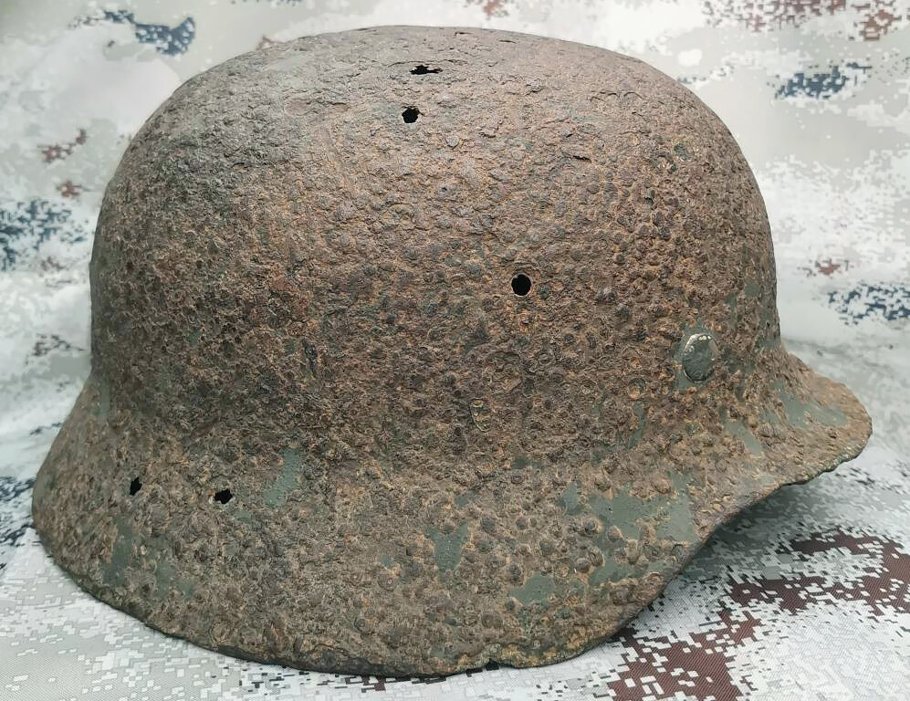 Wehrmacht helmet M35 / from Stalingrad