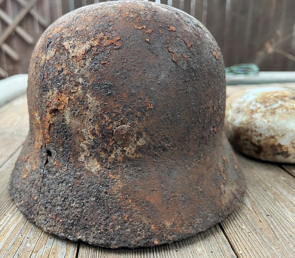 Wehrmacht helmet M40 + war items / from Stalingrad