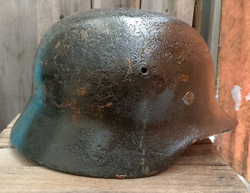 Wehrmacht helmet M40 / from Stalingrad