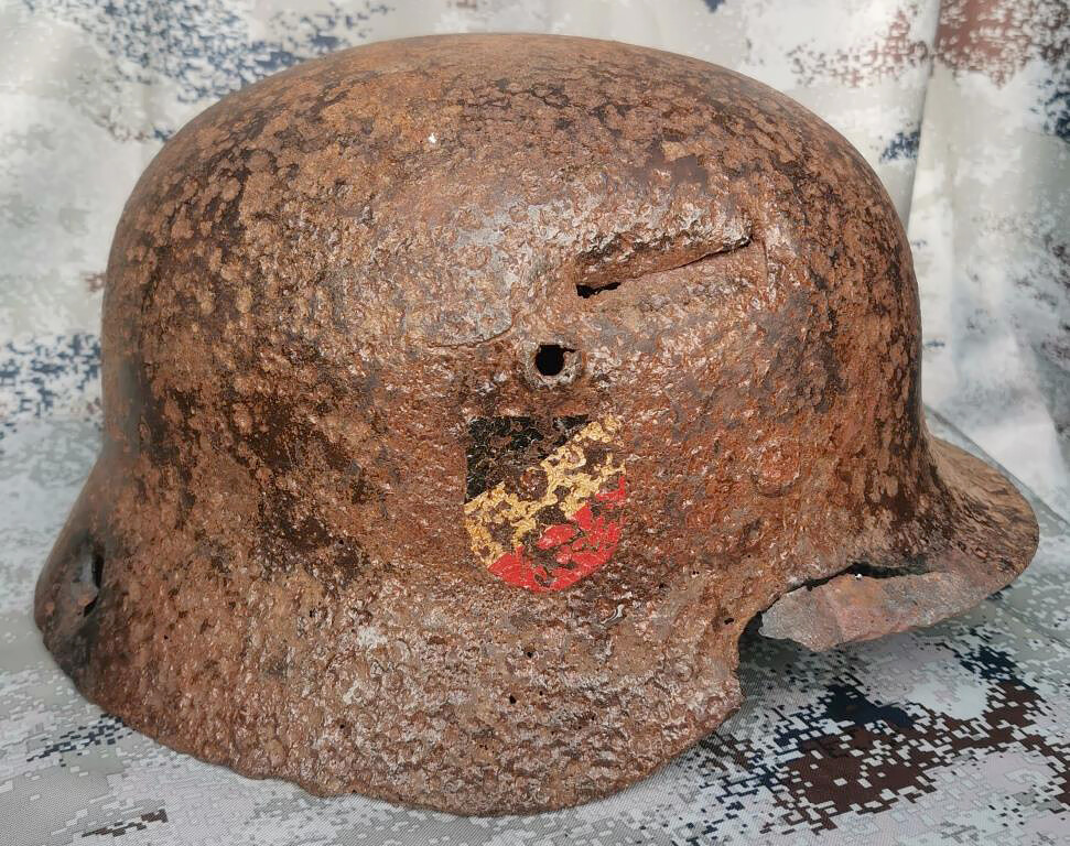 Wehrmacht helmet M35 DD / from Stalingrad