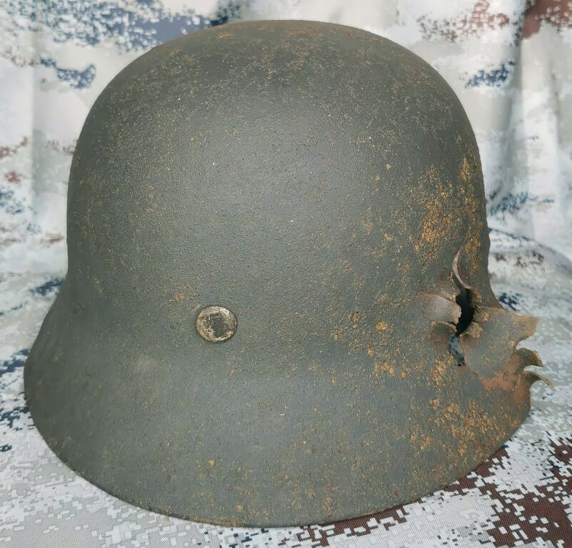 Wehrmacht helmet M40 / from Stalingrad