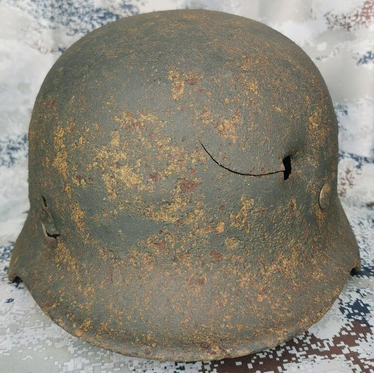 Wehrmacht helmet M40 / from Stalingrad