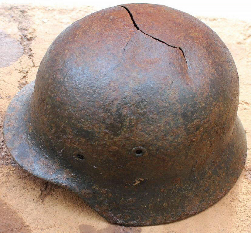 Wehrmacht helmet M40 / from Königsberg