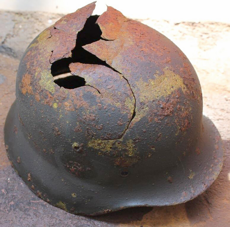 German helmet M35 DD / from Smolensk