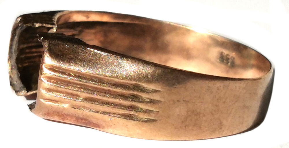 Gold ring / from Koenigsberg