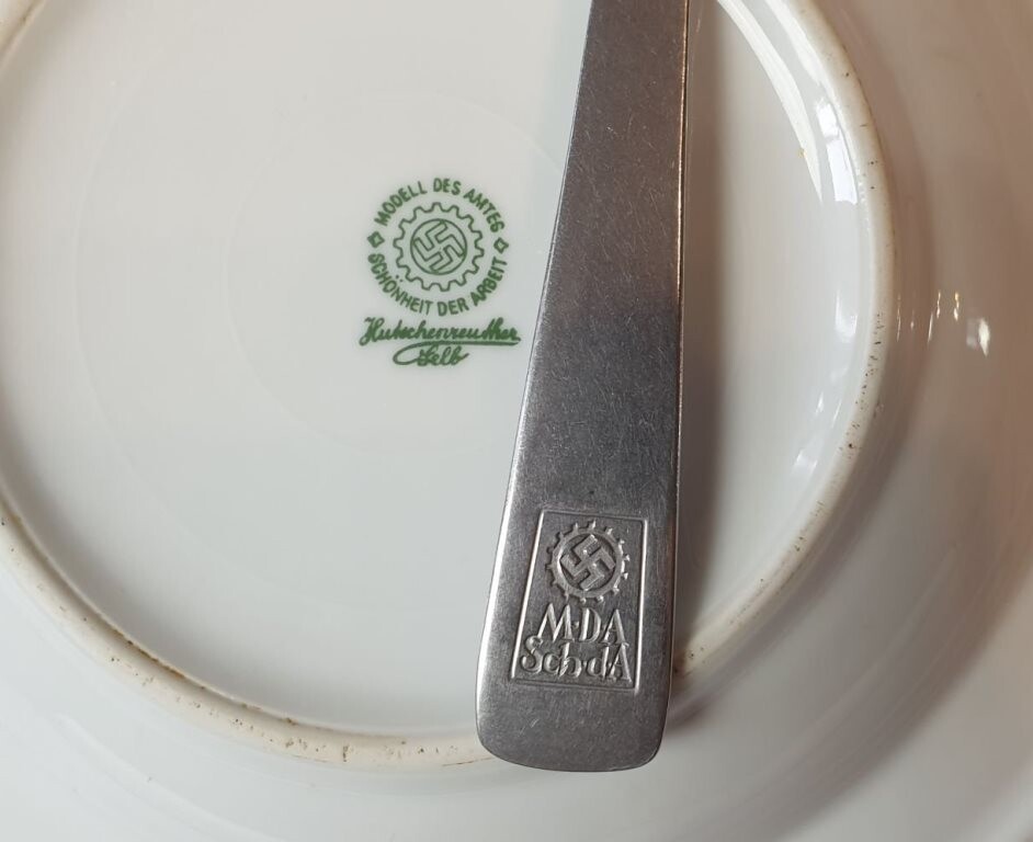 Deutsche Arbeitsfront fork and plate / from Konigsberg