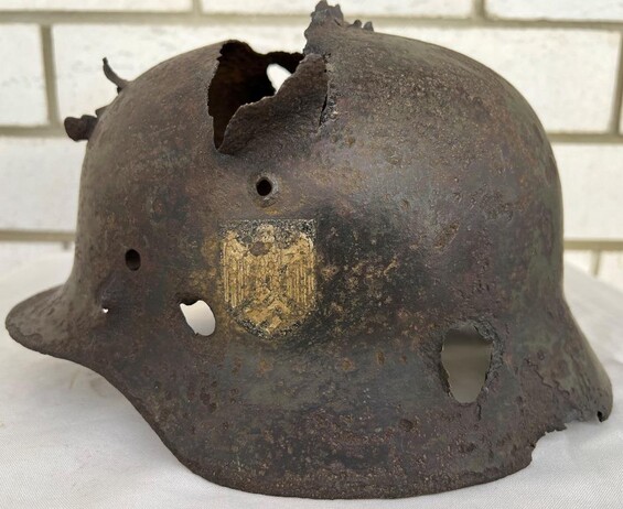 Wehrmacht helmet M40 / from Leningrad