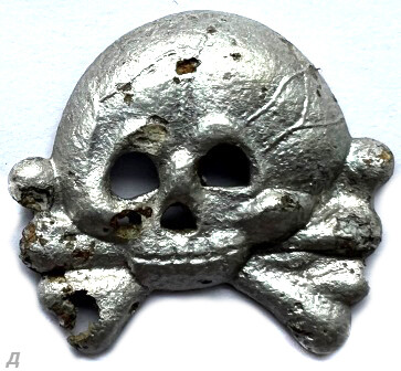 Panzer collar tab skull / from Konigsberg