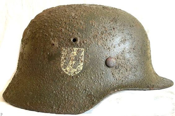 Waffen-SS helmet M40 / from Ruza