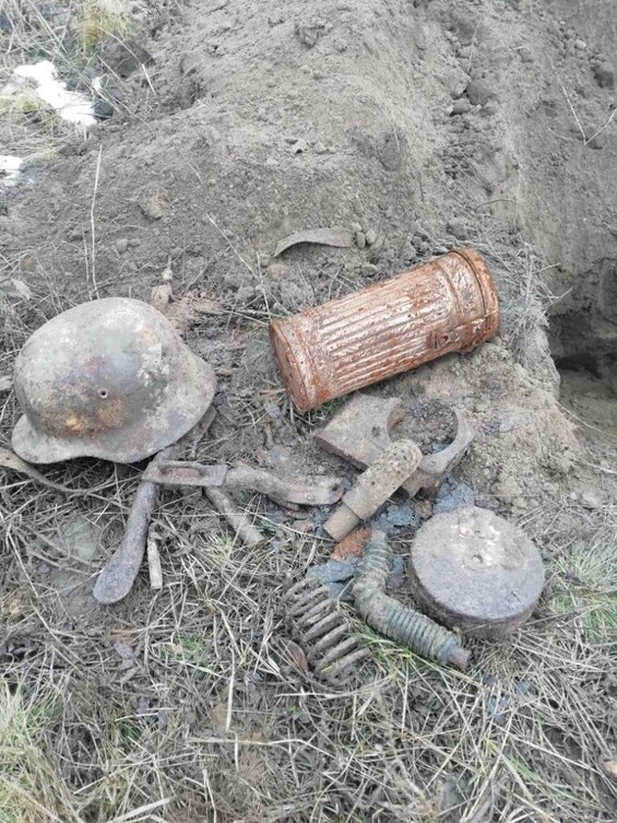 Winter camo gasmask canister / from Stalingrad