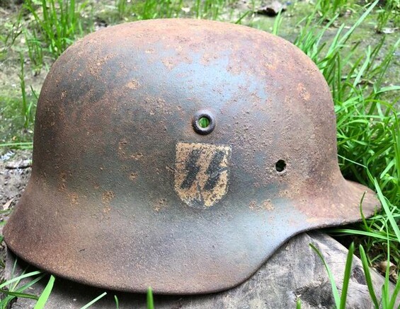 Waffen-SS helmet M40 / from Demyansk