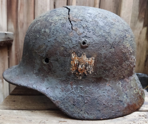 Wehrmacht helmet M35 DD / from Stalingrad