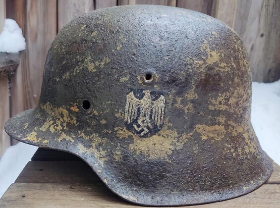 Wehrmacht helmet M42 / from Crimea