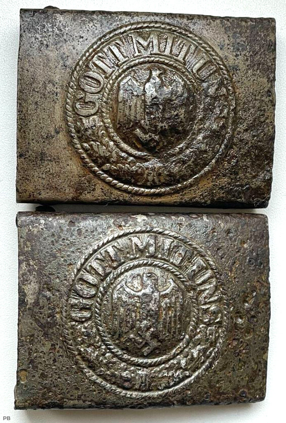 2 Wehrmacht belt buckles "Gott mit Uns" / from Stalingrad