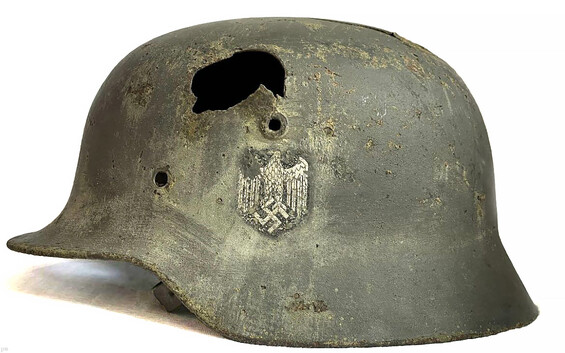 Wehrmacht helmet M40 / from Stalingrad