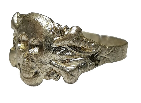 German silver skull ring / from Stalingrad