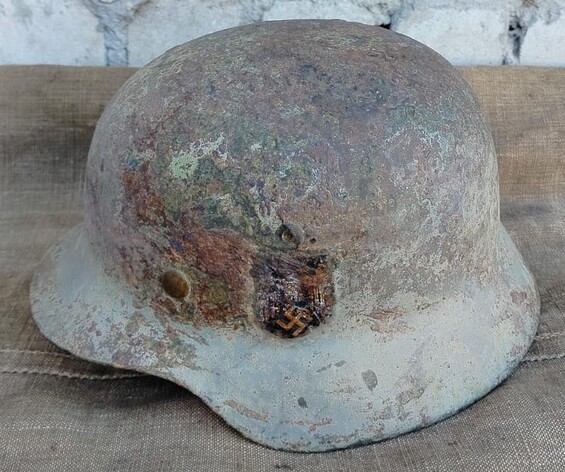 Wehrmacht helmet M35 / from Stalingrad