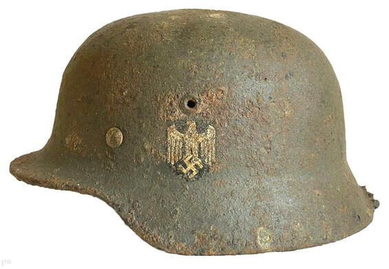 Wehrmacht helmet M40 / from Leningrad