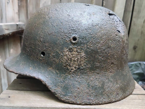 Wehrmacht helmet M40 / from Stalingrad