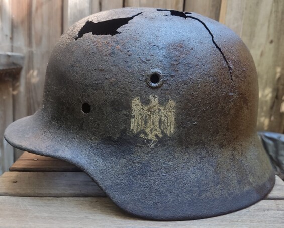 Wehrmacht helmet M40 / from Smolensk