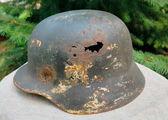 German helmet M35 + box / from Stalingrad