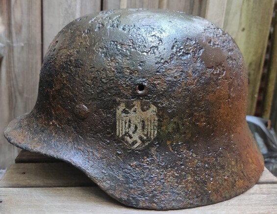 Wehrmacht helmet M40 / from Stalingrad