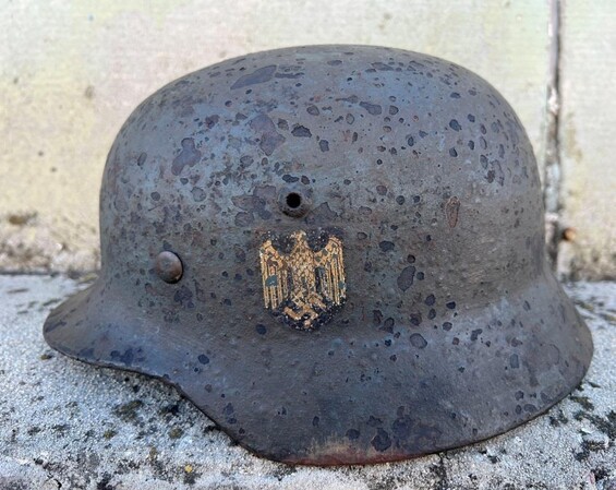 Wehrmacht helmet M35 / from Stalingrad