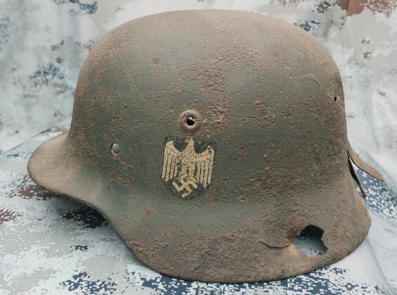 Wehrmacht helmet M40 / from Stalingrad