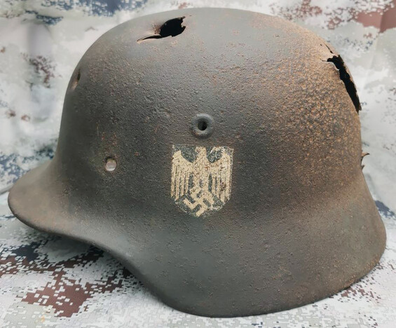 Wehrmacht helmet M40 / from Stalingrad