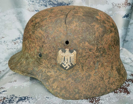 Wehrmacht helmet M40 / from Stalingrad