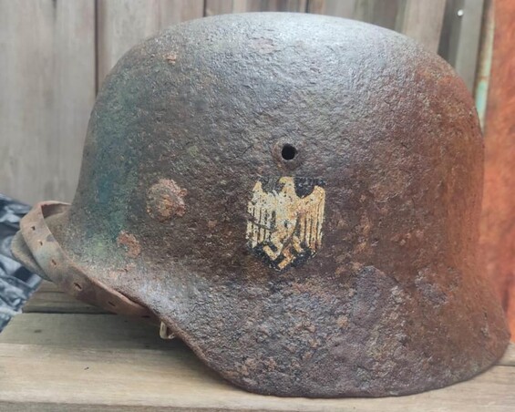 Wehrmacht helmet M40 / from Stalingrad