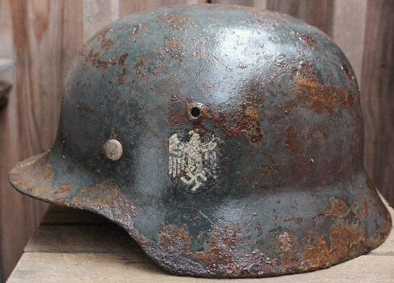 Wehrmacht M35 helmet / from Stalingrad